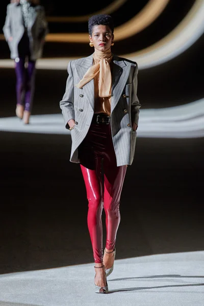 Look 12